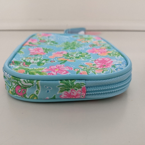 NWT! Lilly Pulitzer x Disney Parks Gillie Wristlet Lilly Loves Disney Sm… - Picture 11 of 14